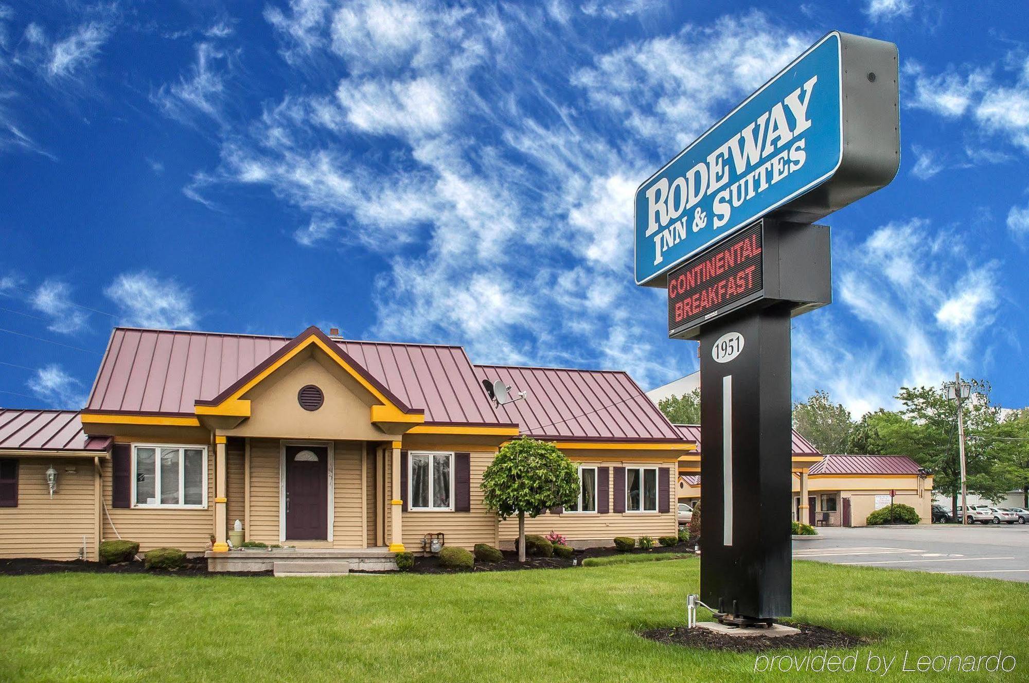 Amherst Inn & Suites Bagian luar foto