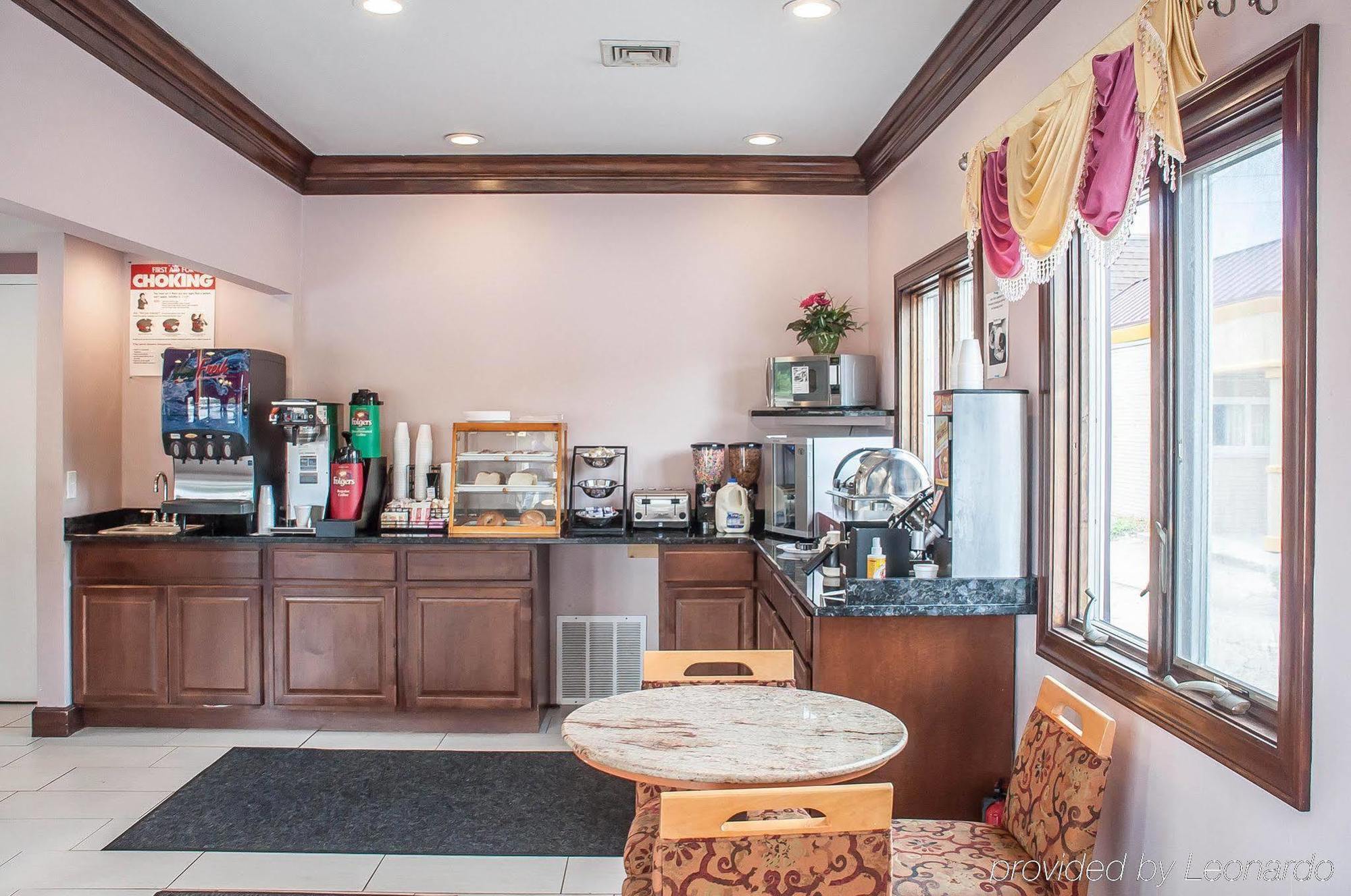 Amherst Inn & Suites Bagian luar foto