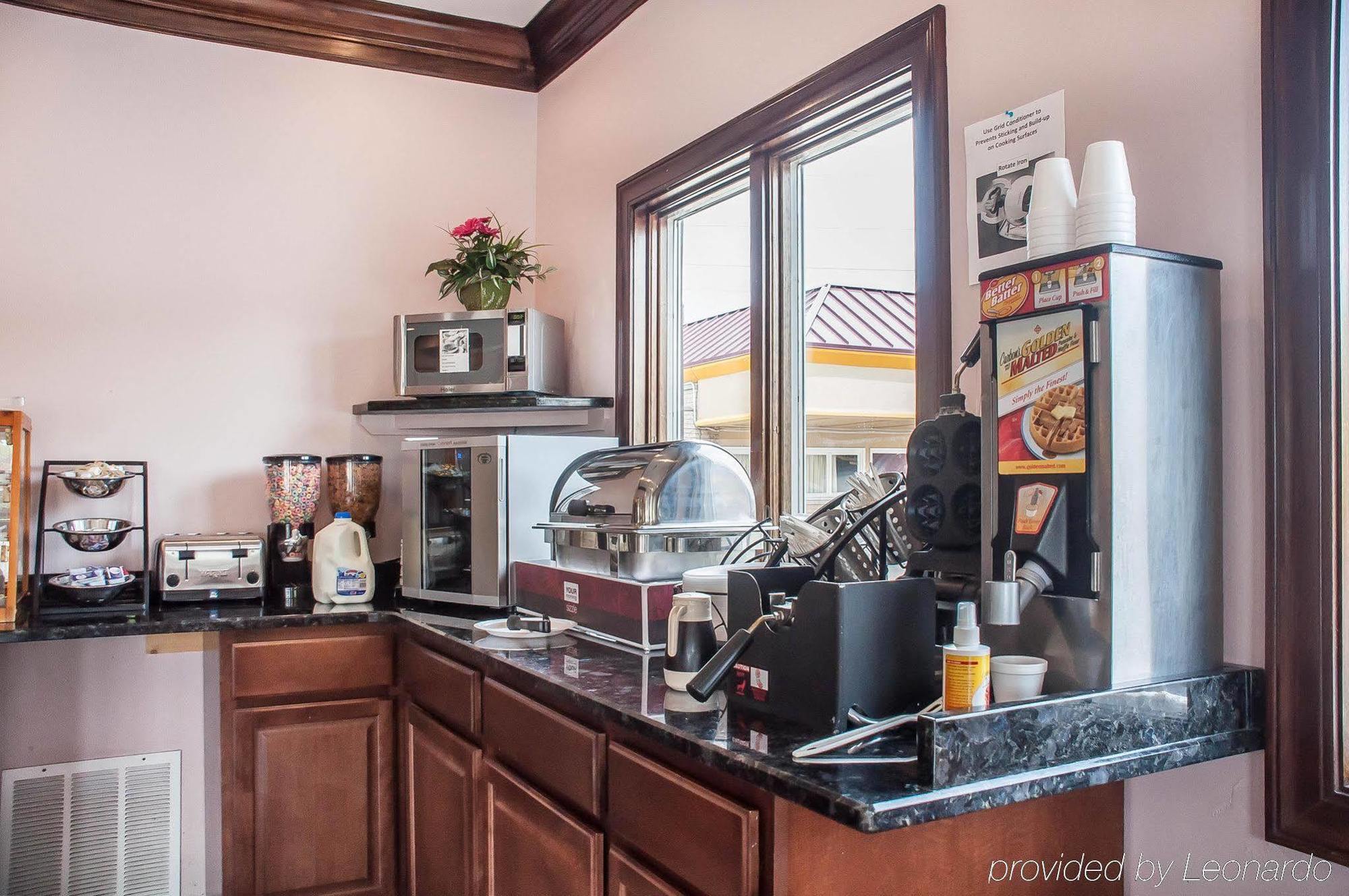 Amherst Inn & Suites Bagian luar foto