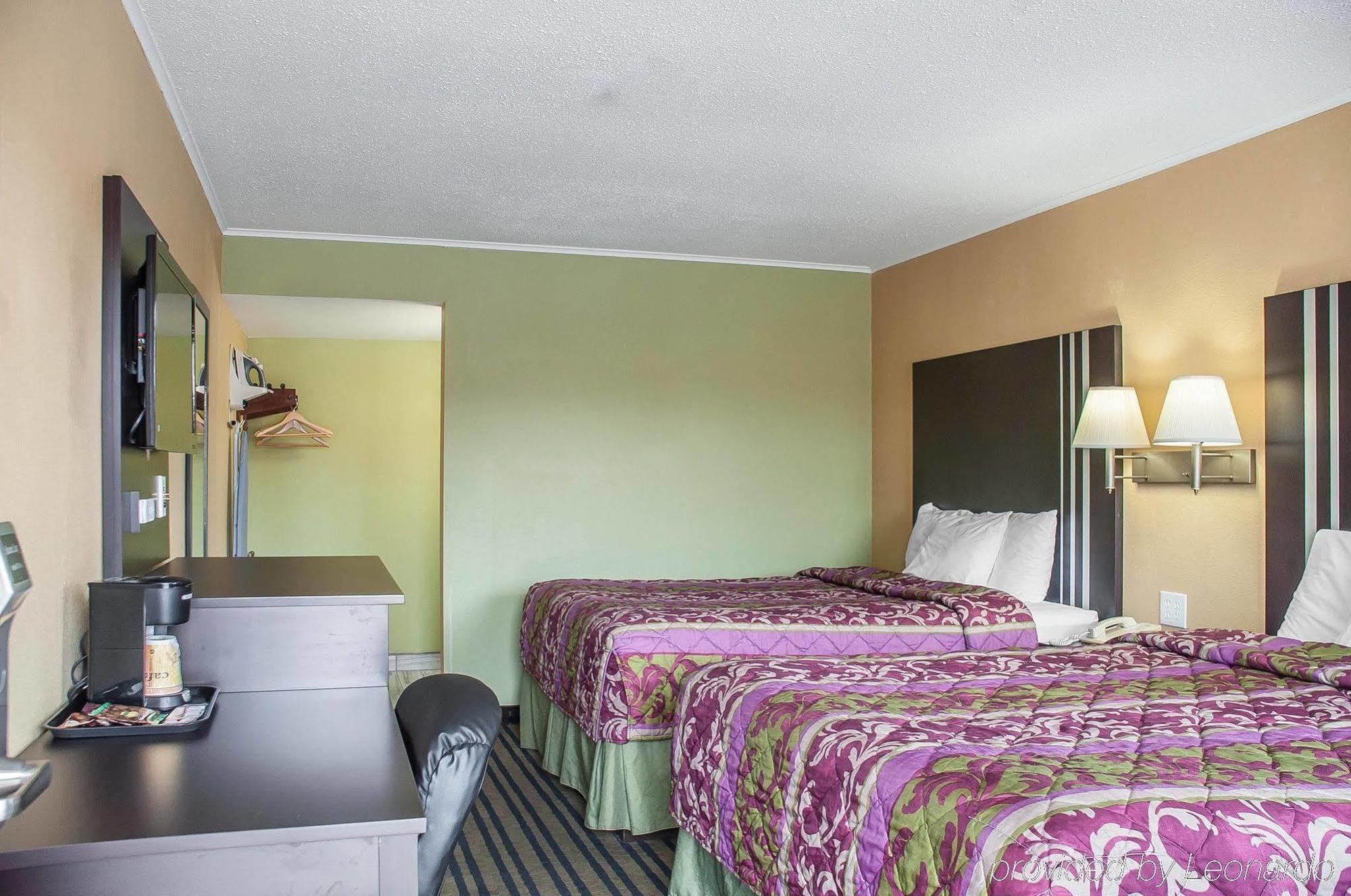 Amherst Inn & Suites Bagian luar foto