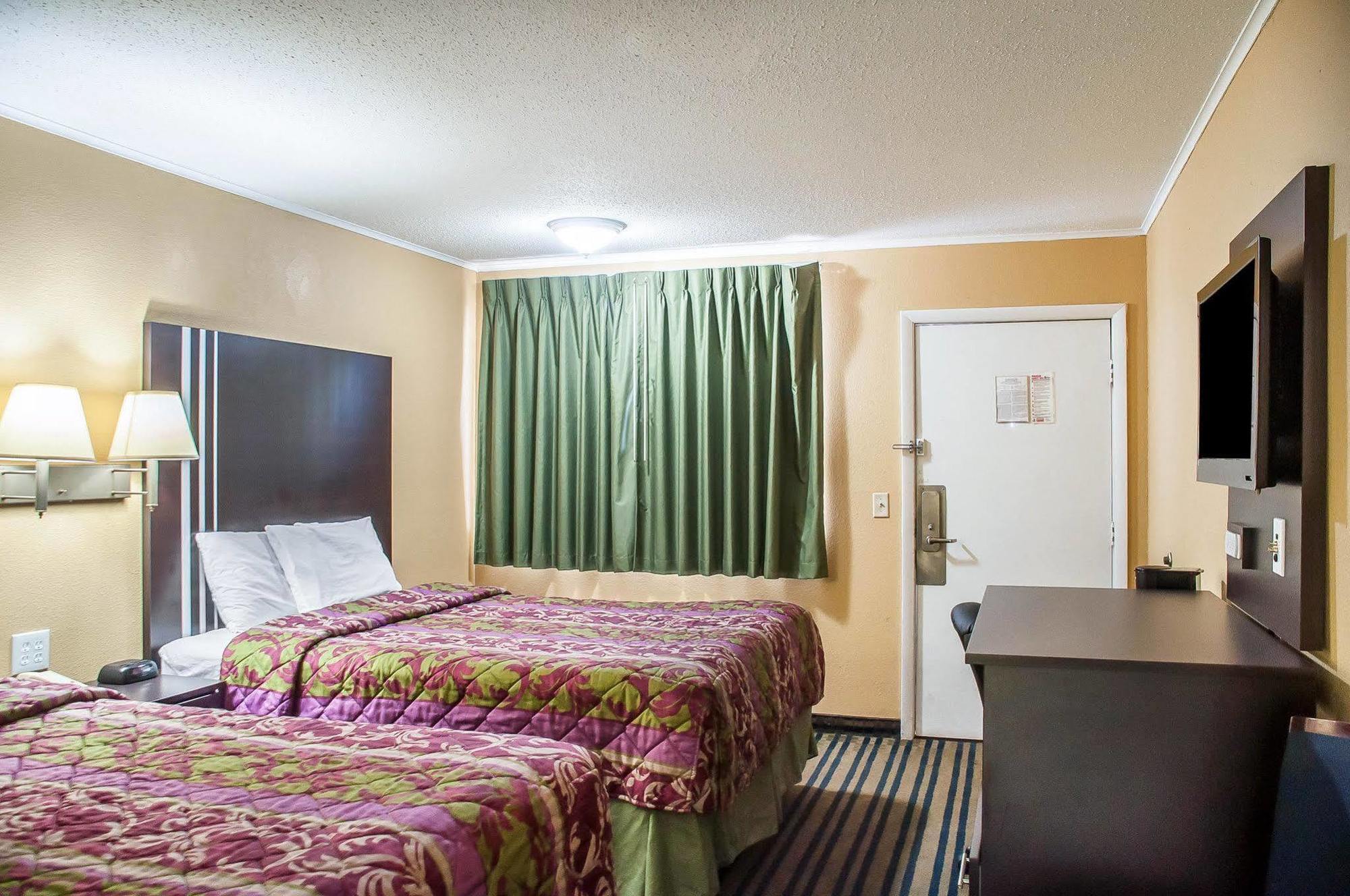 Amherst Inn & Suites Bagian luar foto